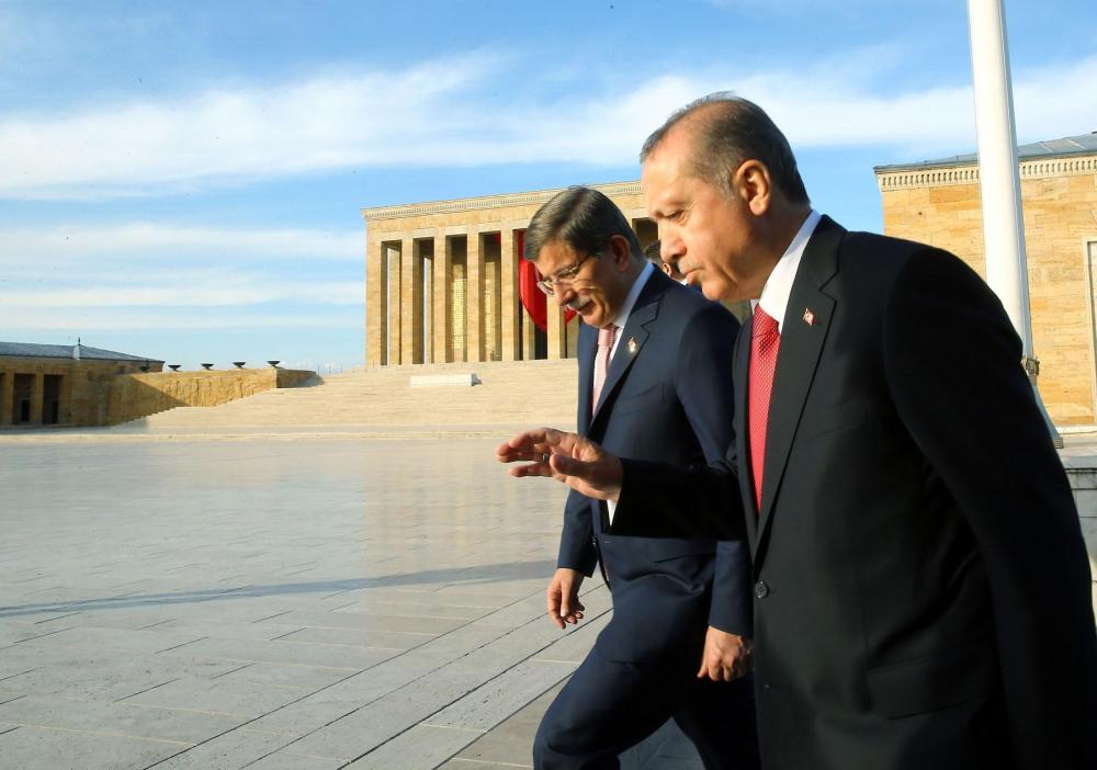أوغلو يكشف أسباب الخلاف مع أردوغان