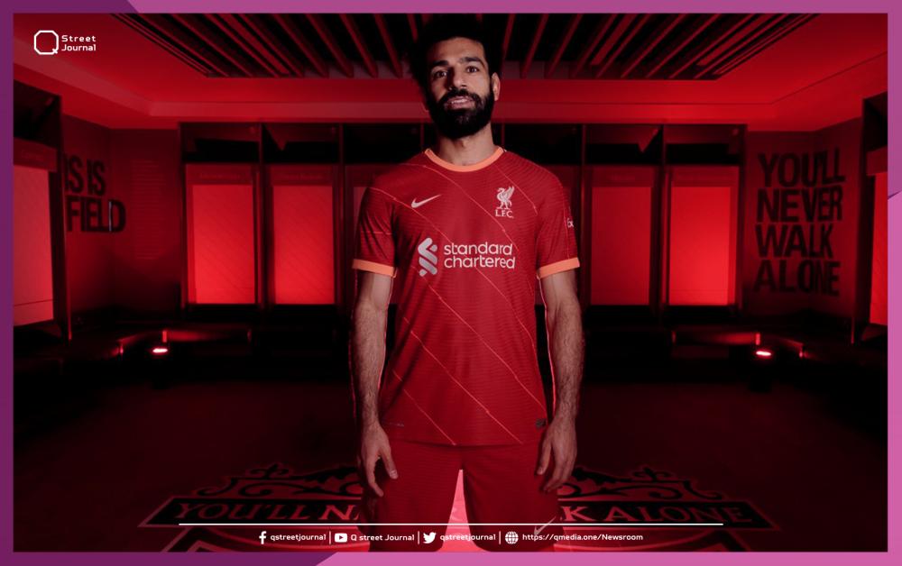 «محمد صلاح» مع إعلامية على الشاطئ..