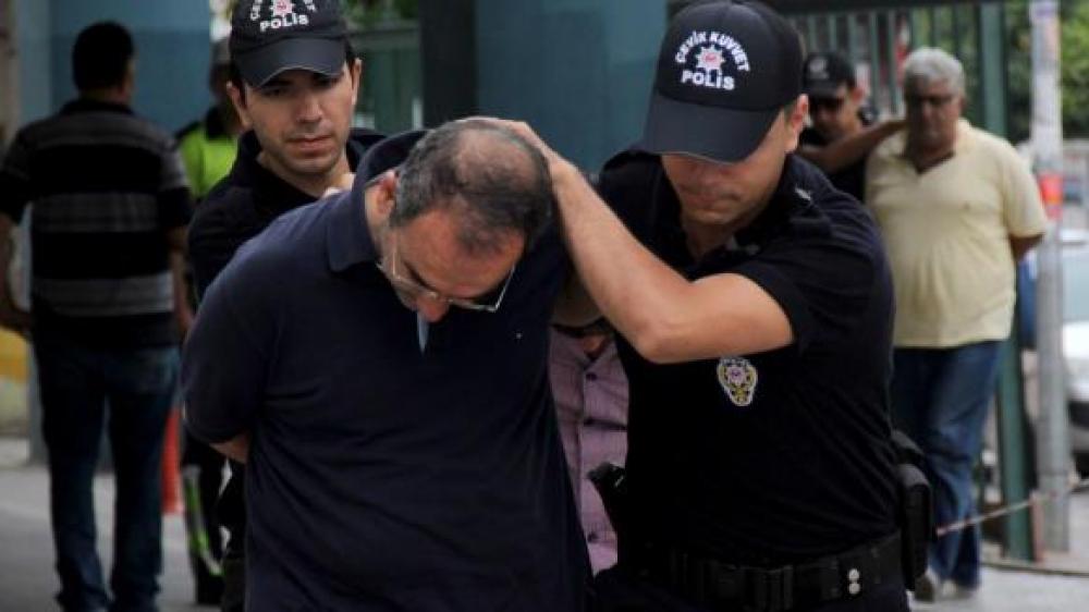 أنقرة تعتقل 144 شخصاً يعملون في القضاء