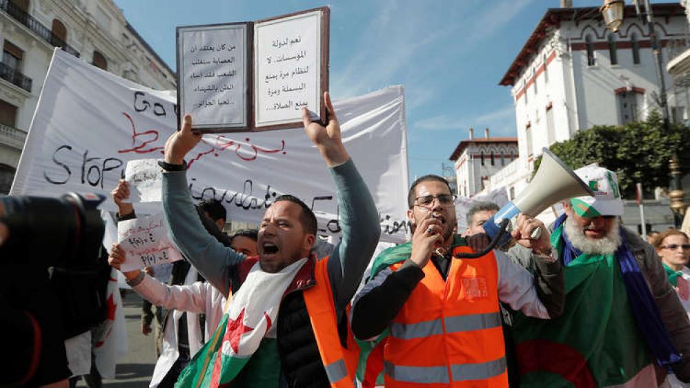 بوتفليقة يحل البرلمان تمهيداً لمرحلة جديدة