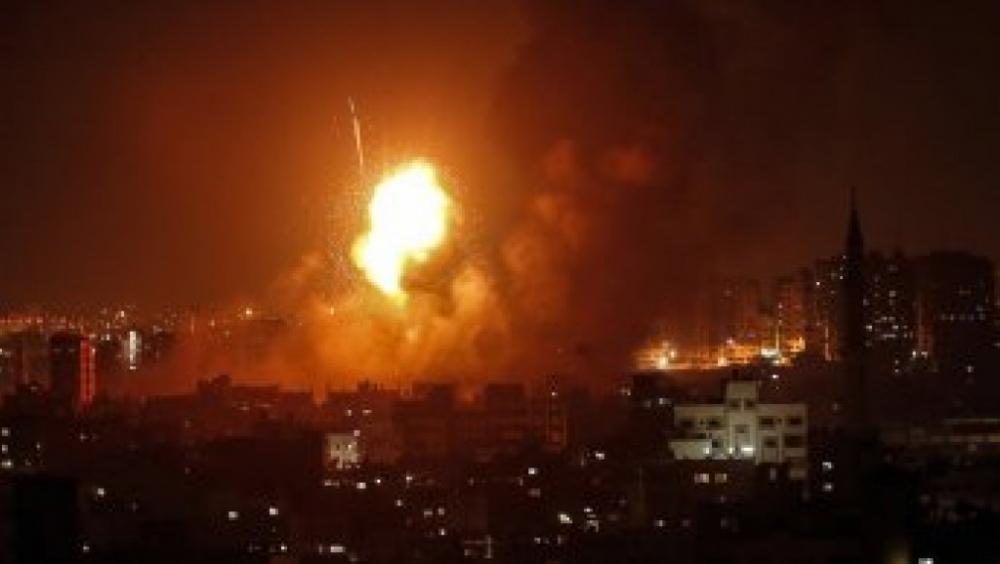 غارات إسرائيلية مكثفة على قطاع غزة