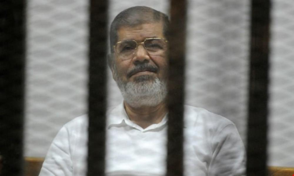 "جنايات القاهرة" تسأل مرسي عن اتصالاته بقناة الجزيرة