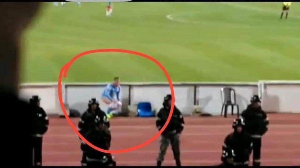 لاعب أردني يخلع سرواله احتفالاً بفوز فريقه