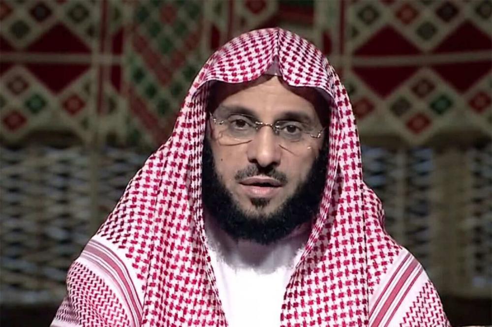 بعد تطليقها بـ "الثلاث" .. القرني يعود لسياسة بن سلمان 