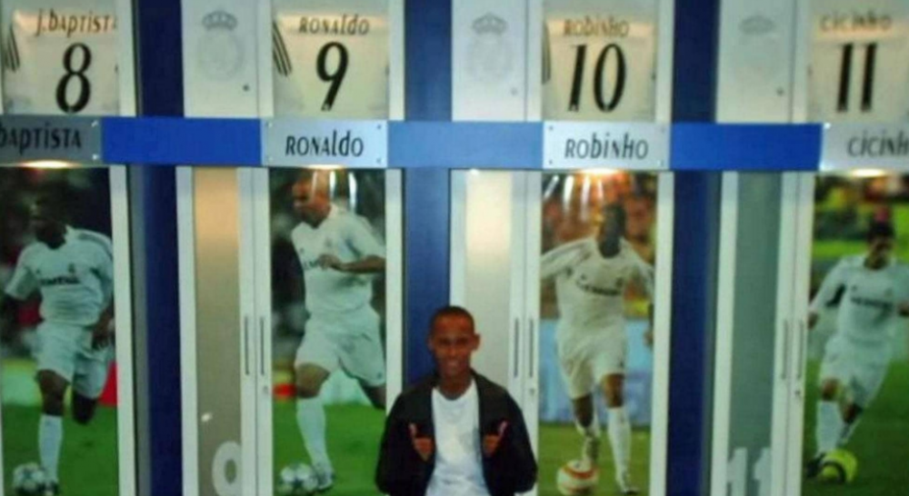 نيمار في غرفة ملابس ريال مدريد