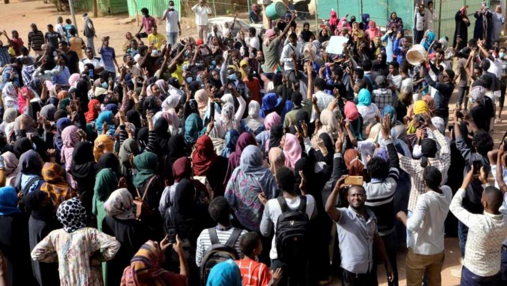 إضراب سياسي في السودان يزيد الطين بلة 
