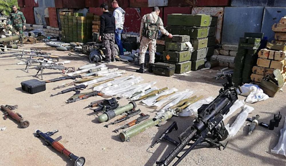 ضبط مستودع أسلحة وأحزمة ناسفة في ريف دمشق