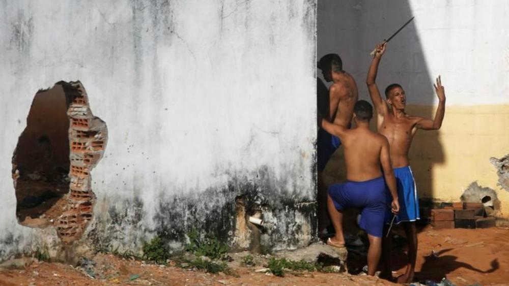 أعمال شغب تؤدي إلى مقتل 15 سجيناً في البرازيل