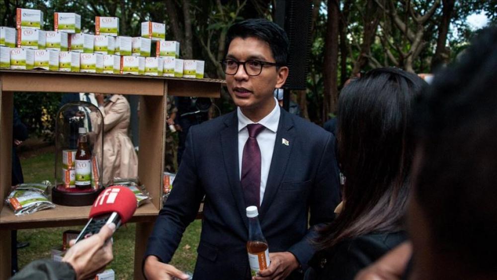 رئيس مدغشقر يروج لمشروب عشبي "يقضي على كورونا"