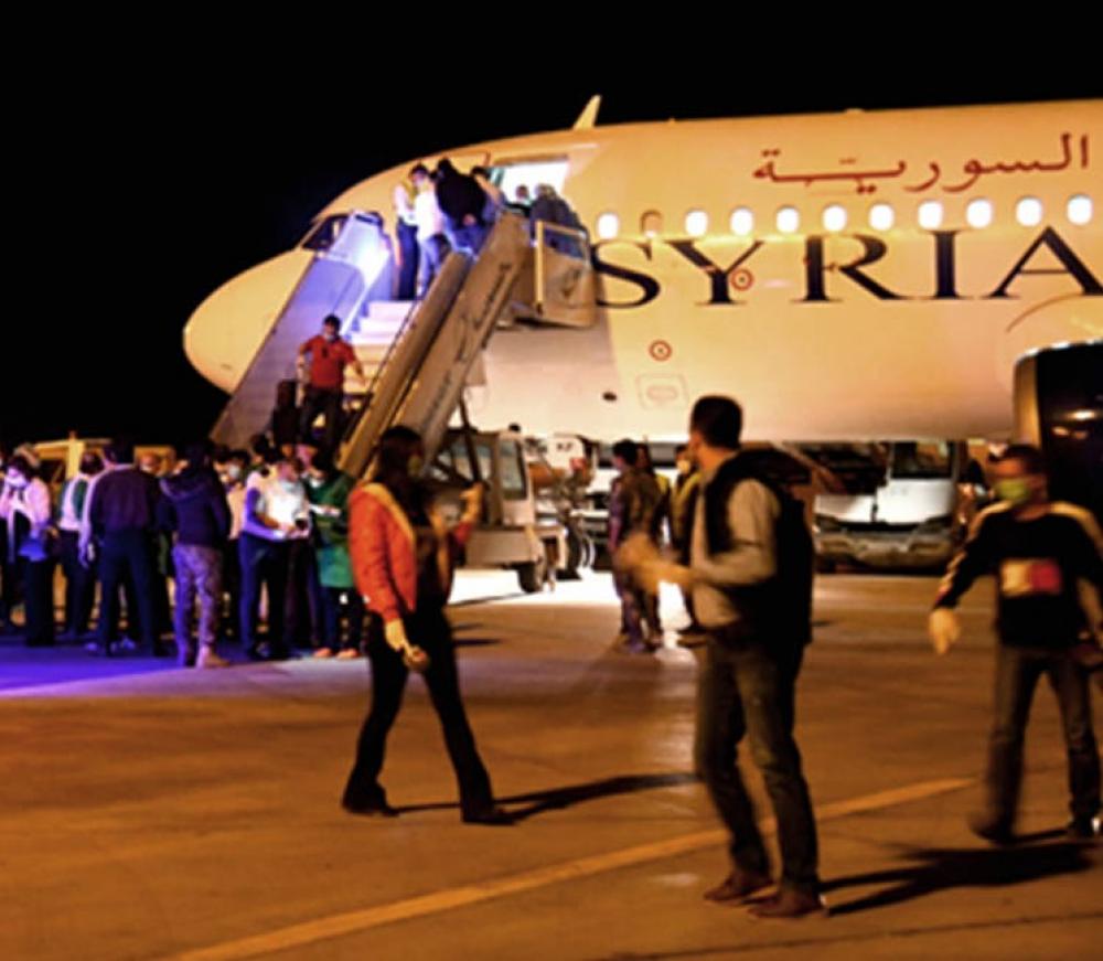 وصول طائرة من موسكو على متنها 245 من السوريين العالقين