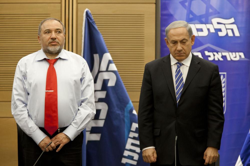 وزير الحرب الإسرائيلي يستقيل والسبب ؟!