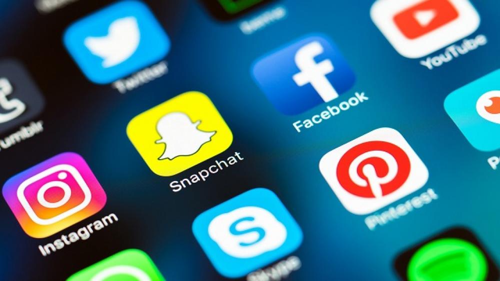وزير الاتصالات: دراسة لتحويل وسائل التواصل الاجتماعي إلى مأجورة
