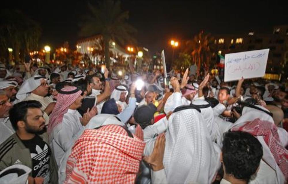 المظاهرات الاحتجاجية تصل الكويت بشعار "بس مصخت"