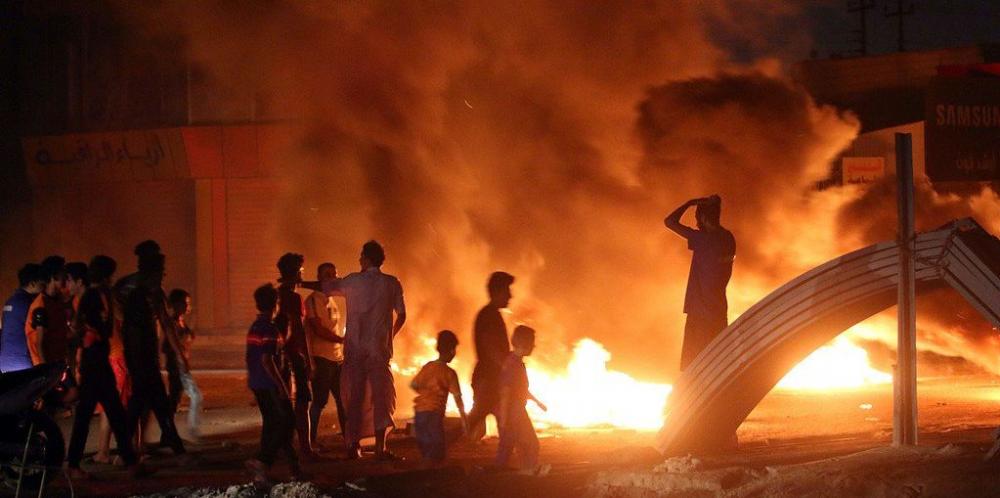 عشرات القتلى والجرحى خلال فض اعتصامات في بغداد والبصرة