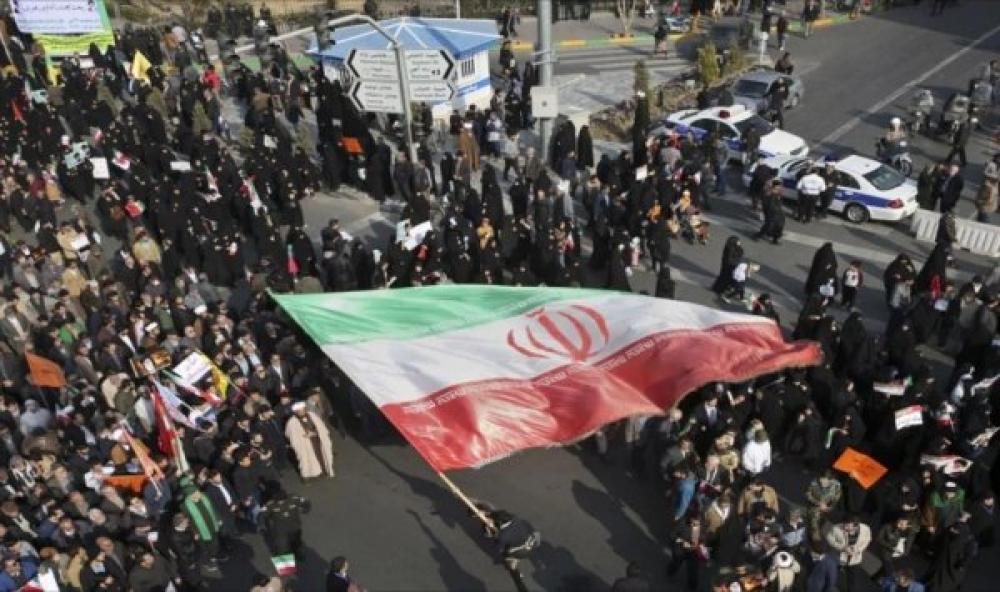 الحكومةُ الإيرانيّة تلوّح بالحزم للشعب الثائر!