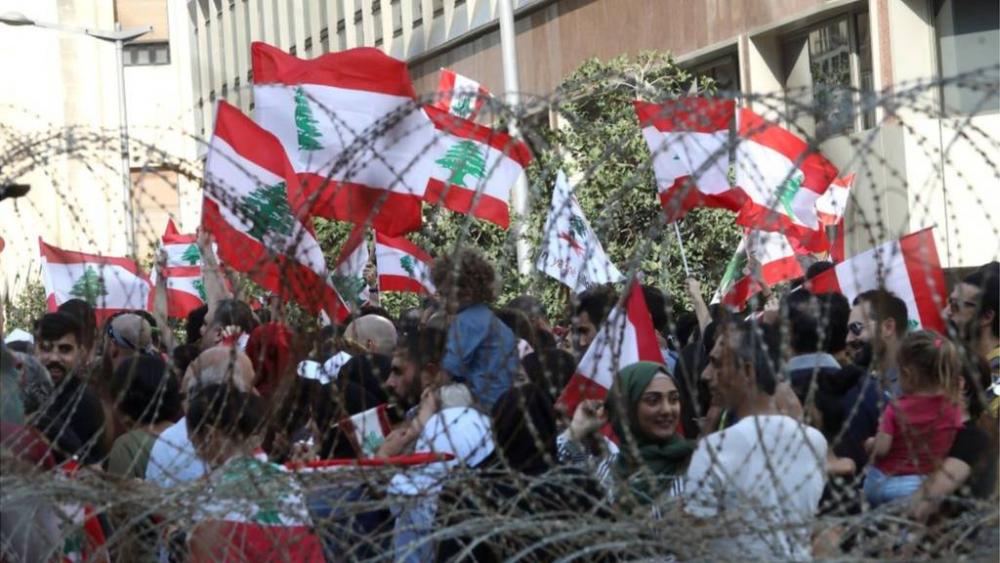 اللبنانيون مستمرون والبلاد إلى الانهيار!