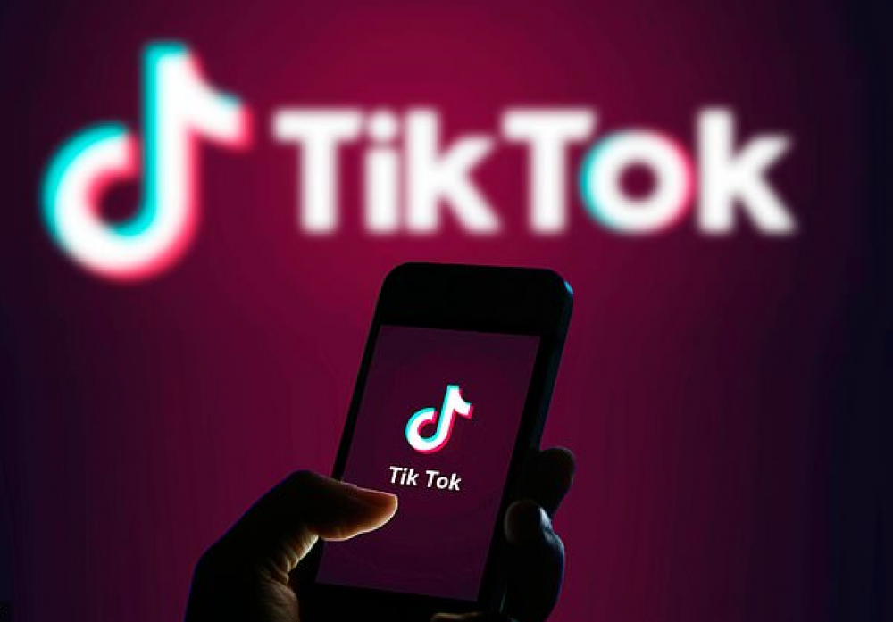 الشركة المالكة لتطبيق "تيك توك" تصدر هاتفها الذكي الجديد