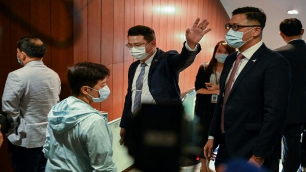 الصين تحذر من استقالات في هونغ كونغ
