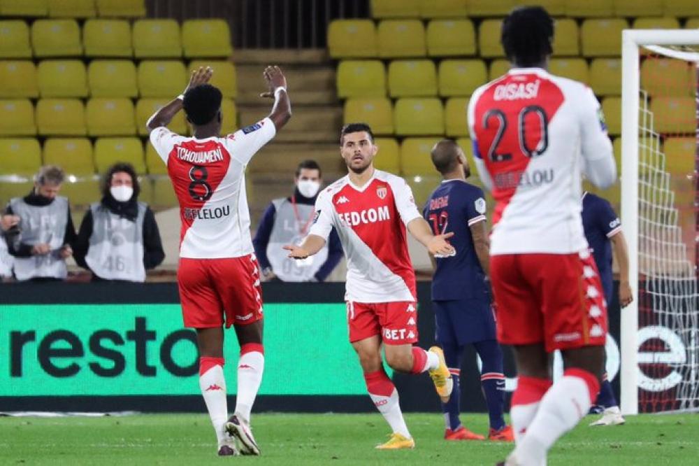موناكو يقلب تأخره أمام باريس سان جيرمان لفوز بثلاثية