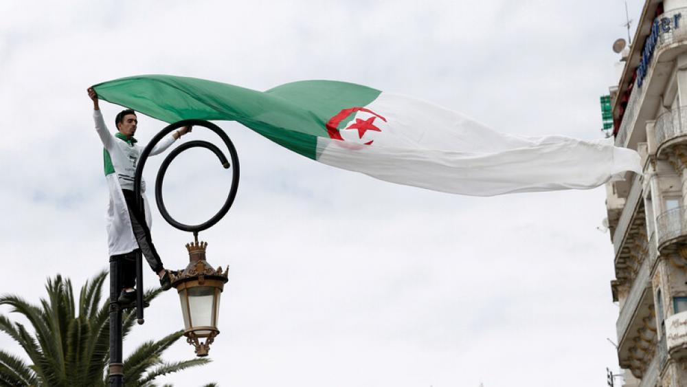 أكثر من 24 مليون.. الجزائريون يصوتون على تعديل الدستور