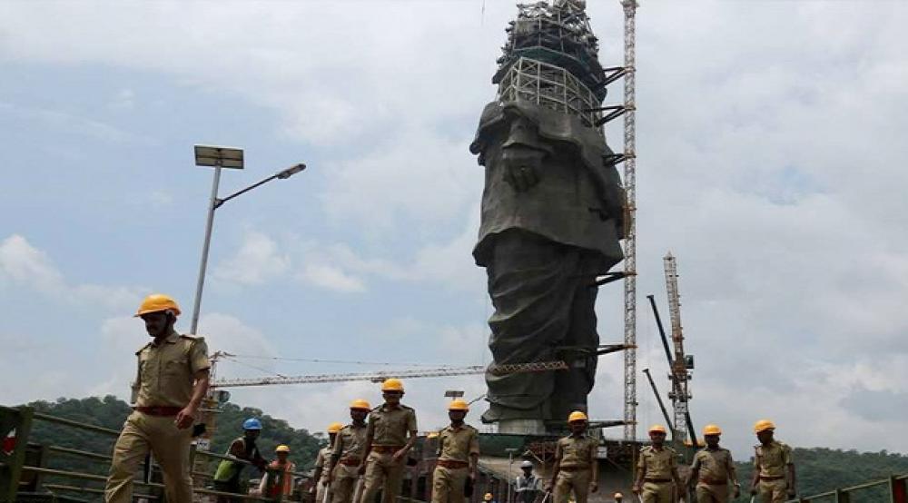الهند ترفع الستار عن أطول تمثال بالعالم