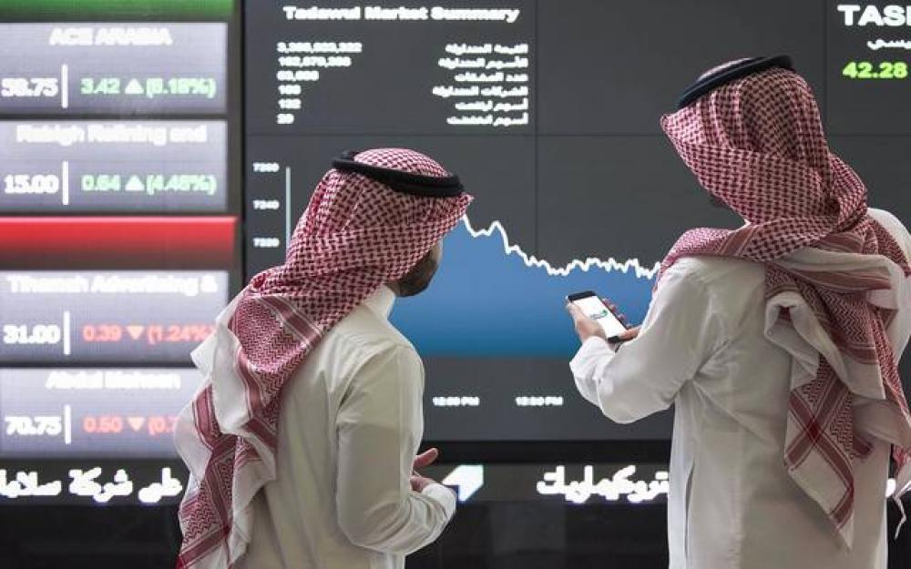 المؤشّر السّعودي يعاود خسائره في المستهلّ بضغط البنوك والاتّصالات