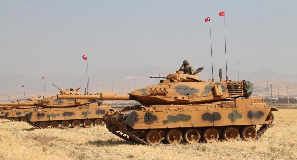 تركيا تستخدم دبابات طورتها إسرائيل في عمليتها العسكرية
