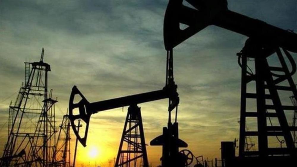 أسعار النفط تتراجع وسط توقعات بضعف الطلب