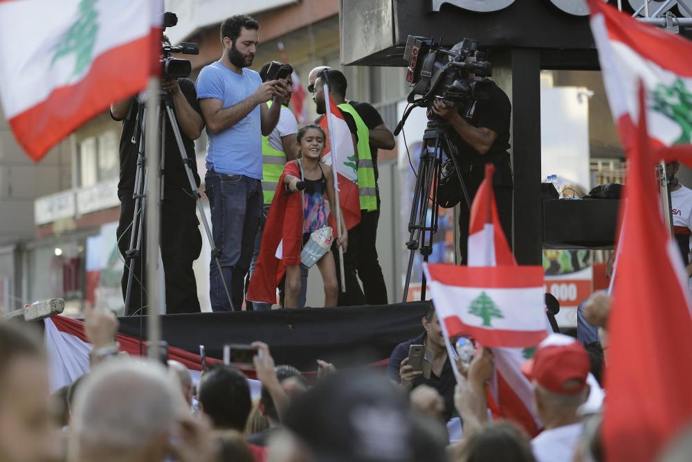 تغطية مظاهرات لبنان محكومة بالميول والمصالح