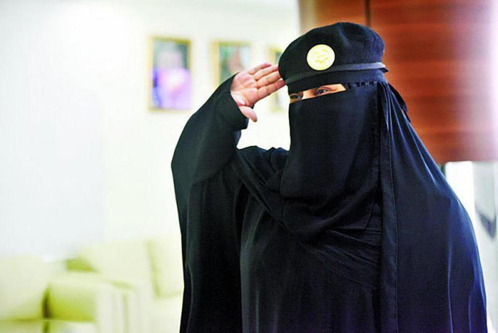 الدفاع السعودية تفتح باب التجنيد للنساء