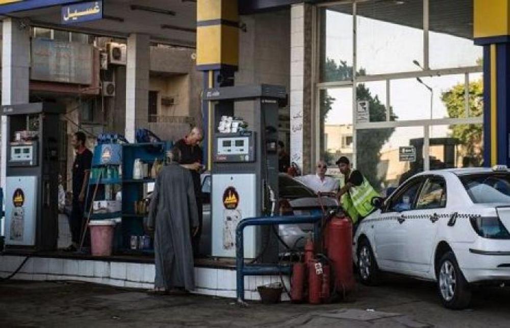 مصر.. انخفاض خجول في أسعار البنزين للتهدئة 