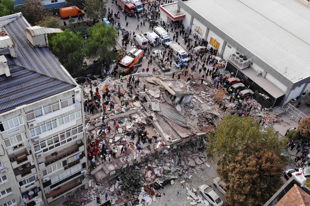 «أسمع أصوات أقدام زلزال تقترب».. زلزال عنيف يضرب تركيا