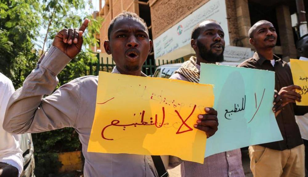 بعد الإمارات والبحرين.. السودان تصافح "إسرائيل"! 