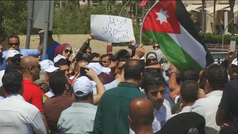 "إضرابٌ" يهدد استقرارَ دولة عربيّة!؟