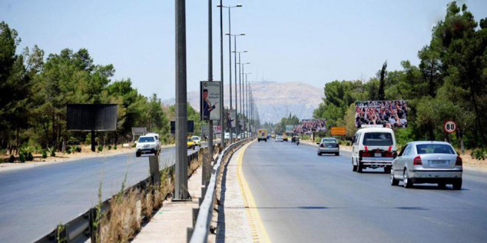 دمشق.. غرامة لمن يلصق إعلاناً على أعمدة الإنارة