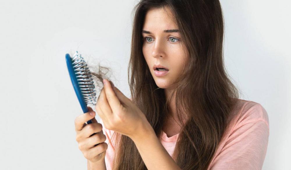 ثلاث طرق منزلية لمنع تساقط الشعر 