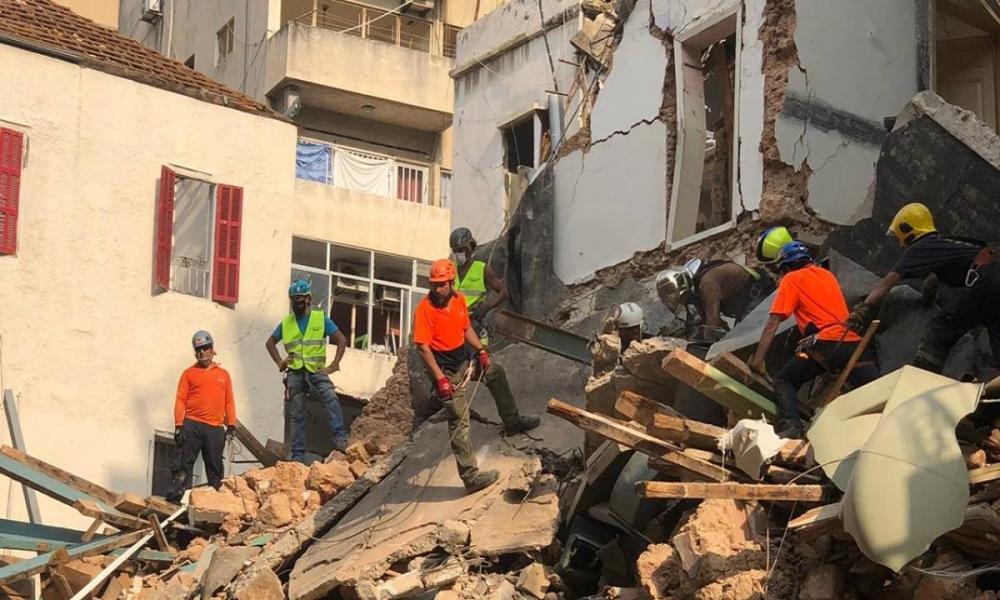 نبضات طفل صغير تحت أنقاض بيروت.. تشعل غضب أبناء المدينة