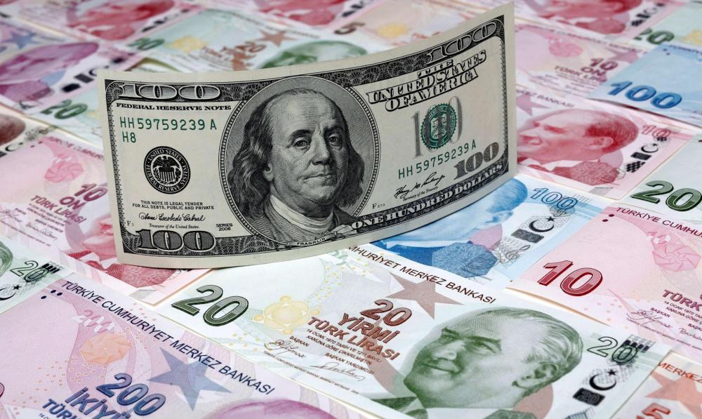الليرة التركية تهوي أمام الدولار