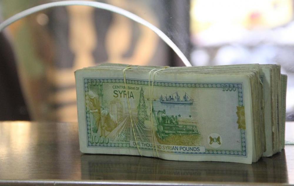 محلل اقتصادي سوري: هذا بديل زيادة الرواتب ؟!